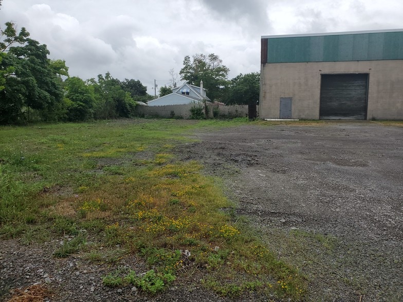 More Photos Of 2425 Hyde Park Blvd, Niagara Falls Freestanding For Lease