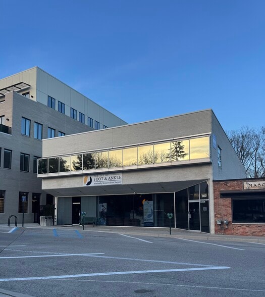 More Photos Of 800 N Old Woodward Ave, Birmingham Office For Lease