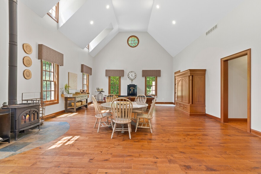 More Photos Of 5455 Plantation Rd, Sunbury Lodge Meeting Hall For Sale
