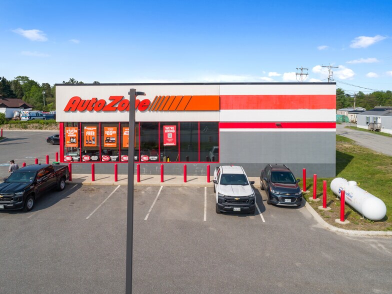 More Photos Of 208 High St, Ellsworth Freestanding For Sale