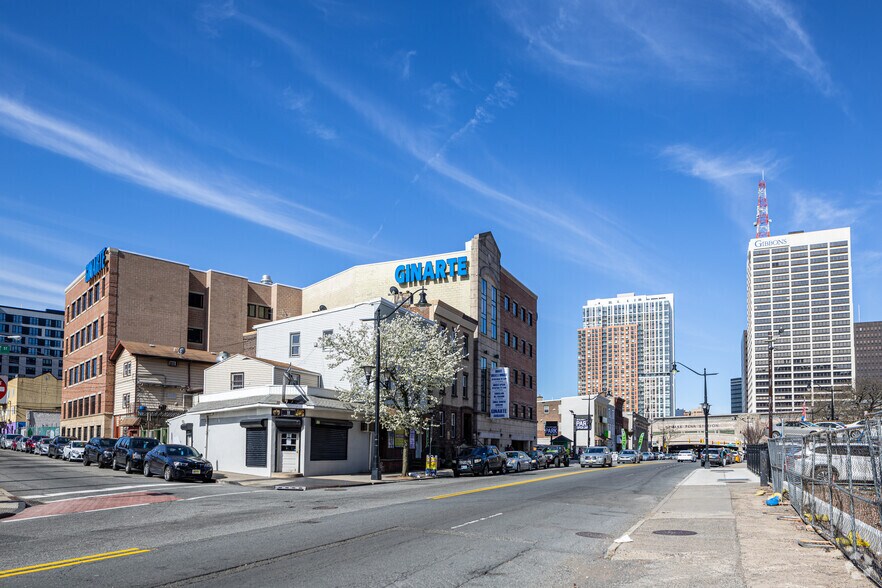 More Photos Of 400 Market St, Newark Office For Lease