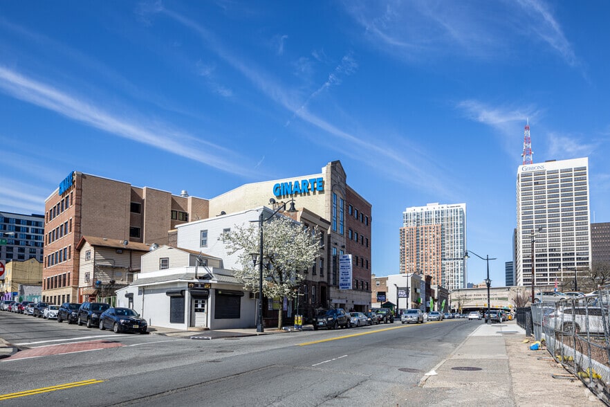 More Photos Of 400 Market St, Newark Office For Lease
