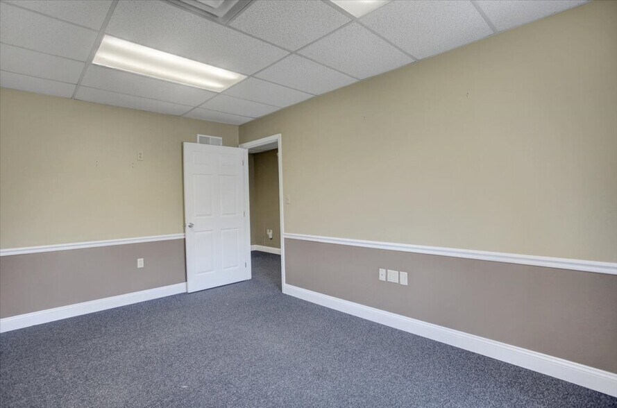 More Photos Of 1137 Kennebec Dr, Chambersburg Office For Sale