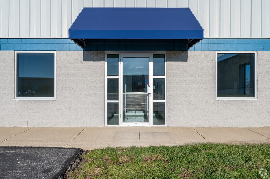 More Photos Of 4036 Perry Blvd, Whitestown Warehouse For Lease