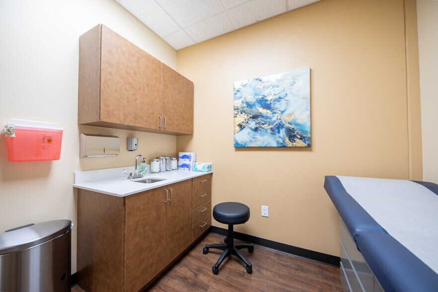 More Photos Of 255 W Lebanon, Frisco Medical For Lease