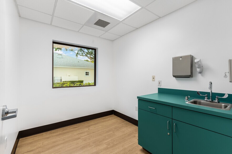 More Photos Of 845 37th Pl, Vero Beach Medical For Lease