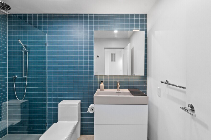 More Photos Of 422 S Highland Ave, Baltimore Storefront Retail Residential For Sale