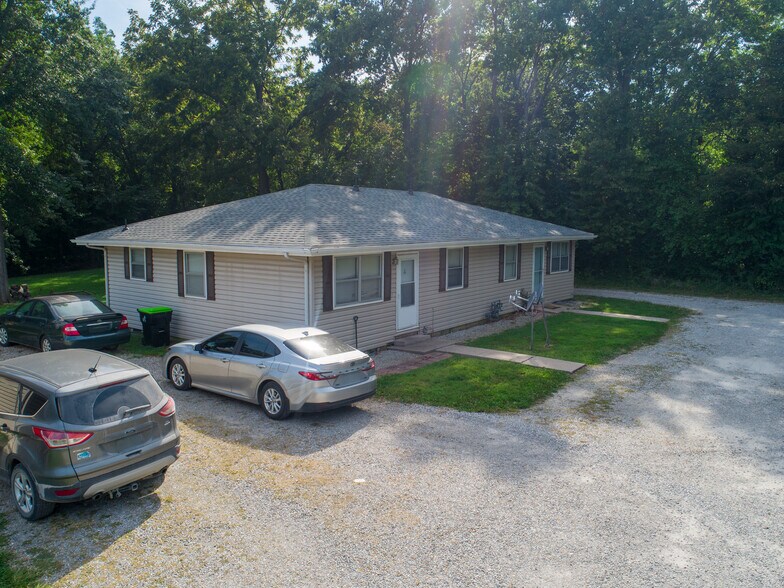 More Photos Of 204 N Walnut St, La Monte Multifamily For Sale