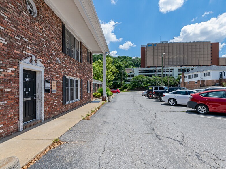 More Photos Of 5 Doctors Park, Asheville Medical For Lease