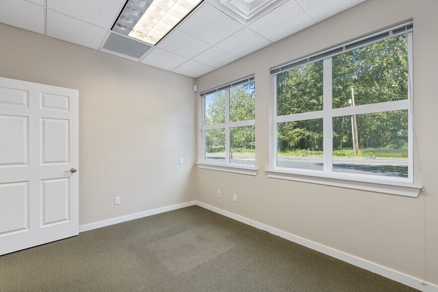 More Photos Of 4061 Eliza Ave, Bellingham Office For Lease