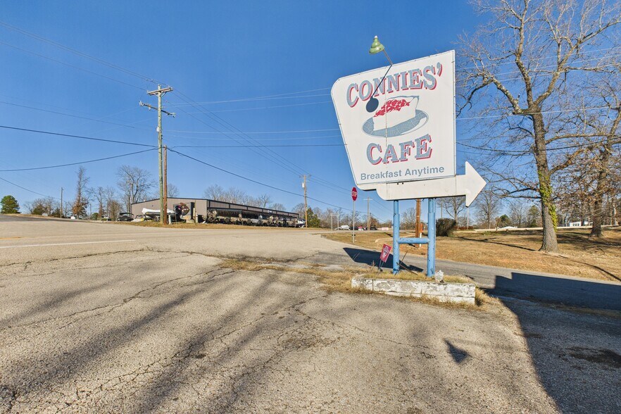 More Photos Of 1603 Central Blvd, Bull Shoals Restaurant For Sale