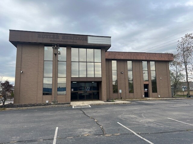 More Photos Of 660 N University Blvd, Middletown Office For Sale