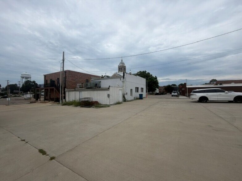 More Photos Of 220 Maynard St, Warrensburg General Retail For Lease