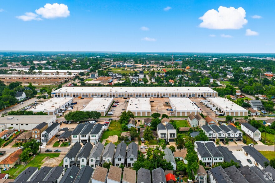 More Photos Of 3404-3556 Yale St, Houston Unknown For Lease