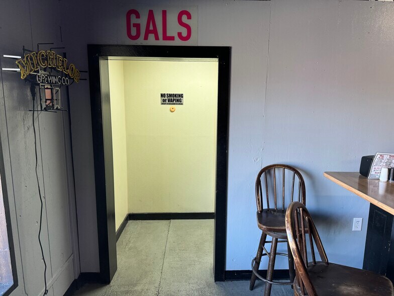 More Photos Of 3080 W State St, Bristol Bar For Sale