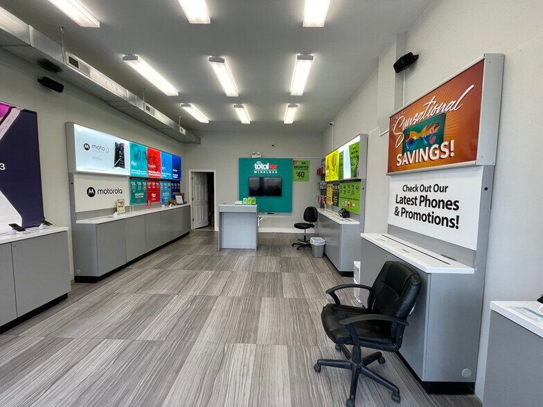 More Photos Of 5933-5945 W Division St, Chicago Storefront For Sale