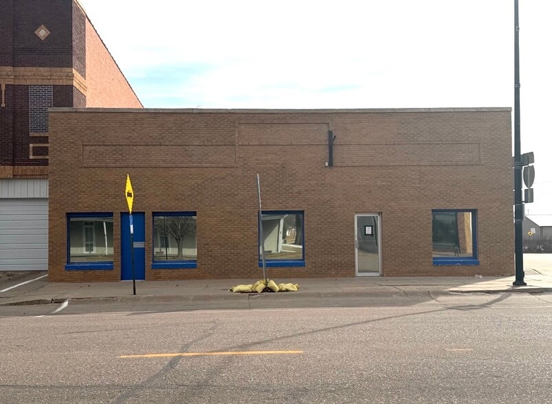 Primary Photo Of 217 E 8th St, Cozad Flex For Sale