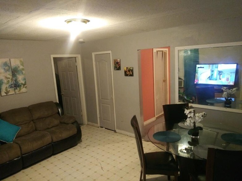 More Photos Of 716 S 79th St, Houston Apartments For Sale