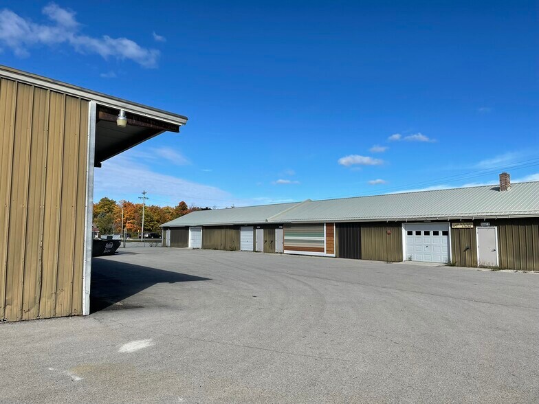 More Photos Of 2603 S Bay Shore Dr, Sister Bay Freestanding For Lease