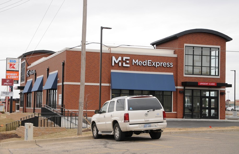 More Photos Of 1834 SW Wanamaker Rd, Topeka Medical For Sale