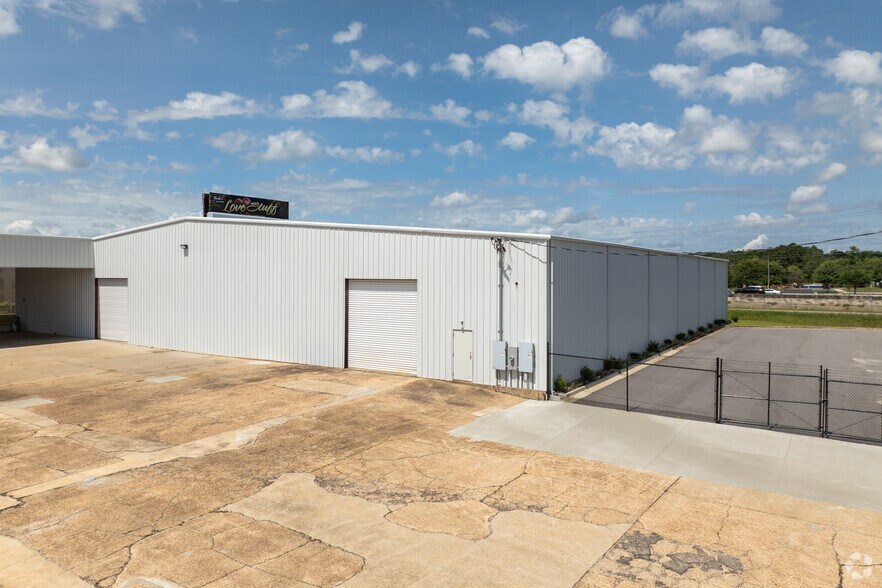 More Photos Of 3451 Georgia Pacific Ave, Mobile Warehouse For Lease