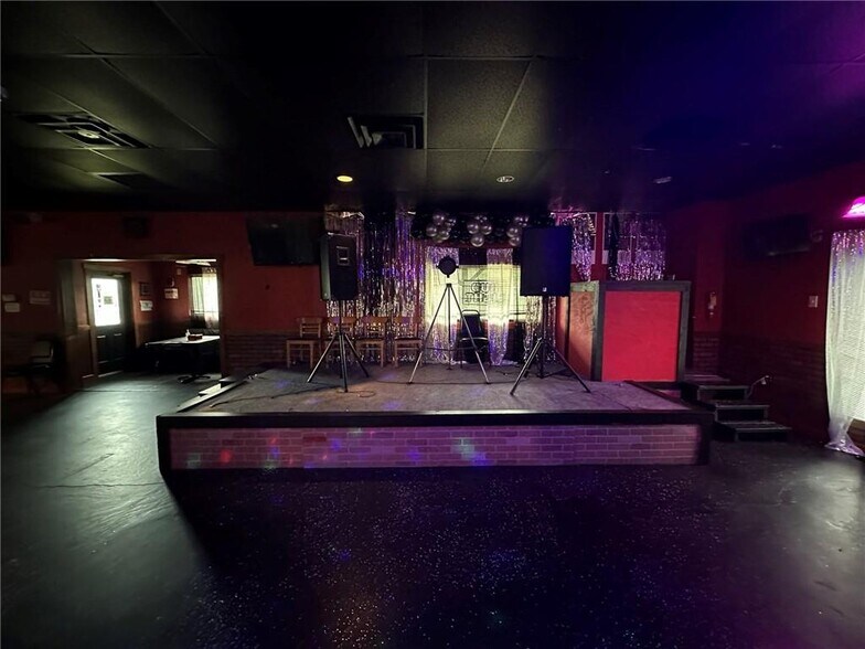 More Photos Of 12 Cottonton Rd, Pittsview Restaurant For Sale