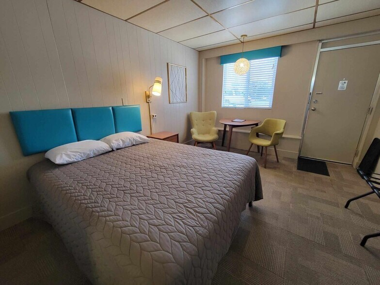 More Photos Of 1313 W Cherry St, Vermillion Hotel For Sale