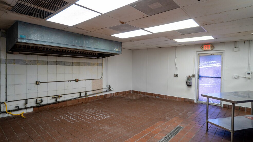More Photos Of 3609 N 15th St, Tampa Restaurant For Lease