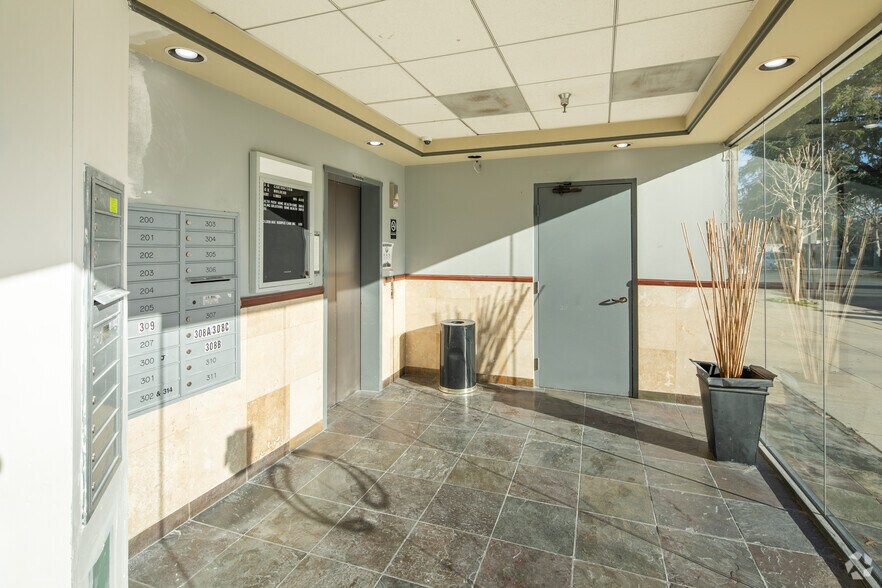 More Photos Of 5311 Topanga Canyon Blvd, Woodland Hills Office For Lease