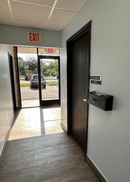 More Photos Of 28521 Orchard Lake Rd, Farmington Hills Medical For Lease