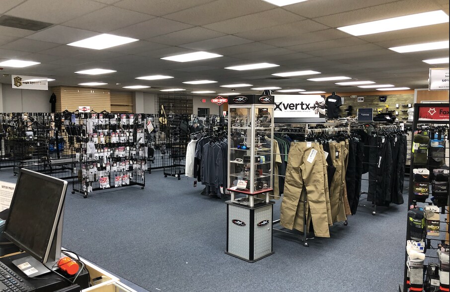 More Photos Of 121 S Lasalle St, Durham Warehouse For Lease