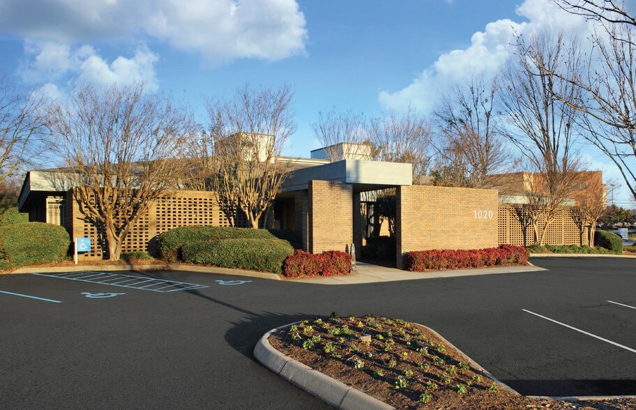 Primary Photo Of 1020 Grove Rd, Greenville Medical For Lease