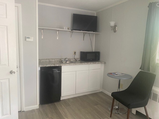 More Photos Of 660 Saratoga Rd, Wilton Hotel For Sale