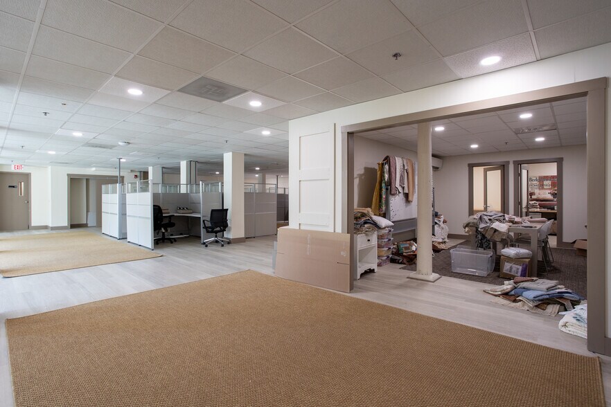More Photos Of 125 Pecks Rd, Pittsfield Warehouse For Sale