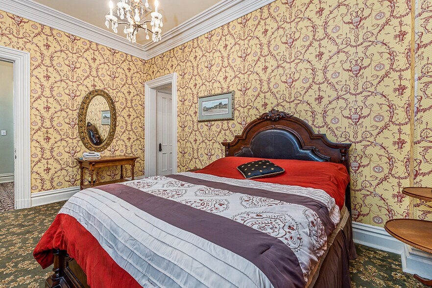 More Photos Of 399 Sinsinawa Ave, East Dubuque Specialty For Sale