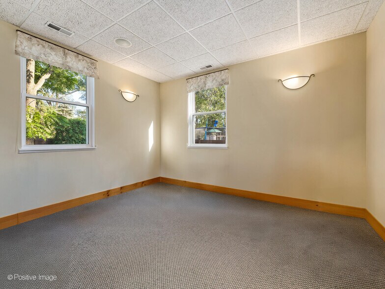 More Photos Of 1125 N Delany Rd, Gurnee Medical For Sale