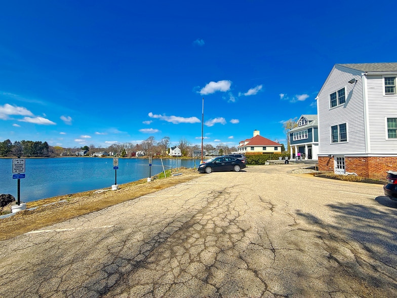 More Photos Of 118 Maplewood Ave, Portsmouth Office For Sale