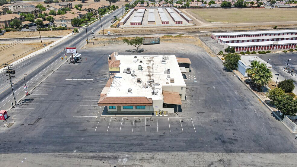 More Photos Of 44 N 19 1/2 Ave, Lemoore Restaurant For Sale