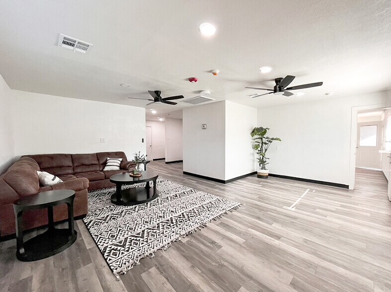 More Photos Of 6628-6632 S 22nd St, Phoenix Assisted Living For Lease