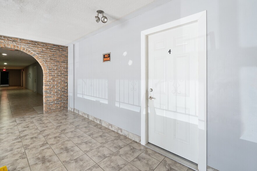 More Photos Of 2024 Dufferin Av, Wallaceburg Apartments For Sale