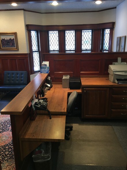 More Photos Of 19 Woodland St, Hartford Office For Sale