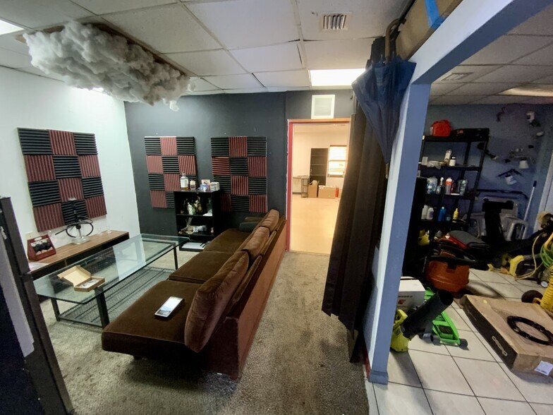More Photos Of 15551 W Dixie Hwy, North Miami Beach Auto Dealership For Lease
