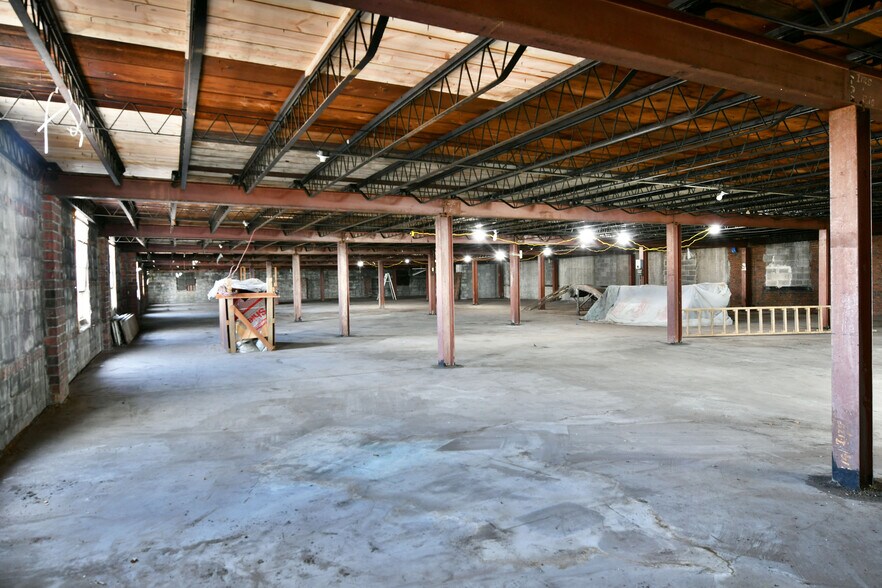 More Photos Of 944 W Rayen Ave, Youngstown Industrial For Sale