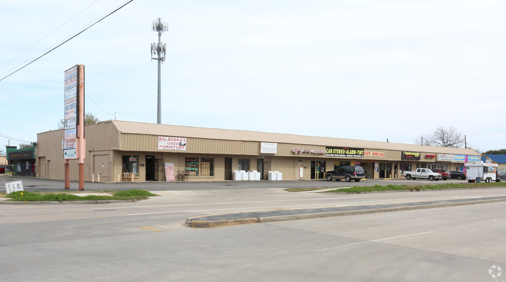 Primary Photo Of 8612-8632 Long Point Rd, Houston Storefront Retail Office For Sale