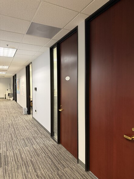 More Photos Of 2151 River Plaza Dr, Sacramento Office For Lease