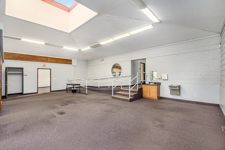 More Photos Of 18340 Middlebelt Rd, Livonia Office For Sale