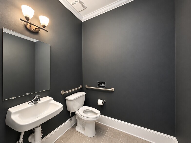 More Photos Of 501 S Main St, Alpharetta Medical For Lease