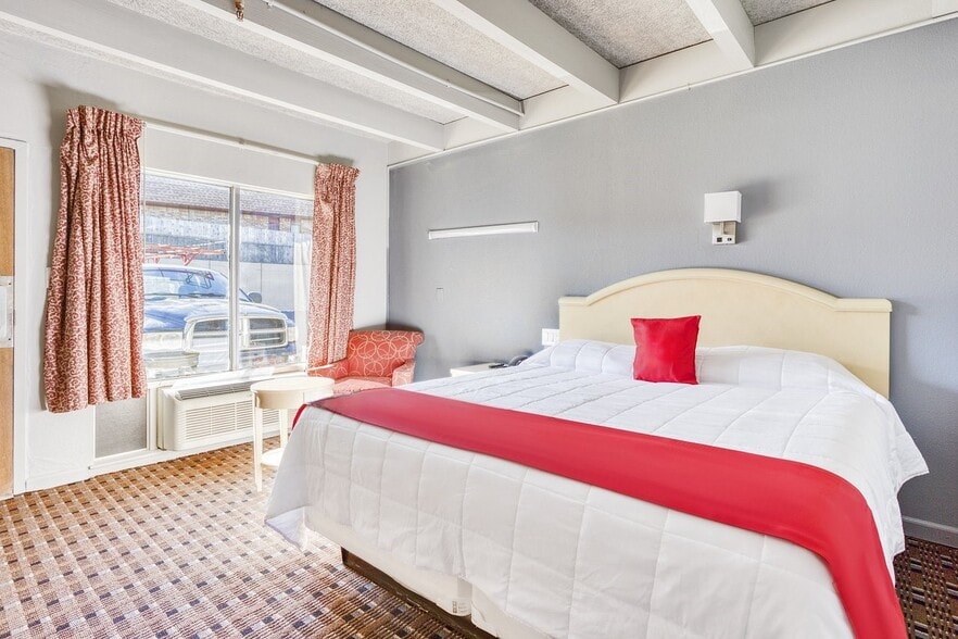 More Photos Of 5301 N Lincoln Blvd, Oklahoma City Hotel For Sale