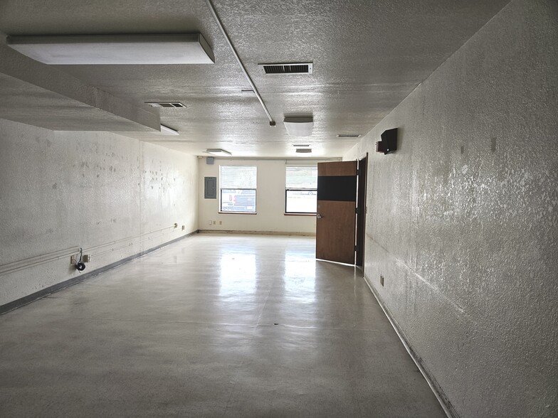 More Photos Of 142 N 9th St, Modesto Office For Lease