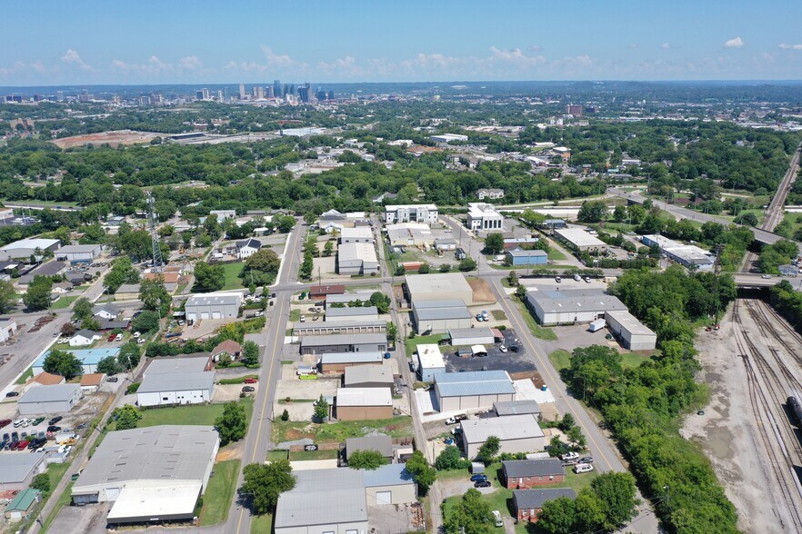 More Photos Of 2420 Cruzen St, Nashville Office For Sale